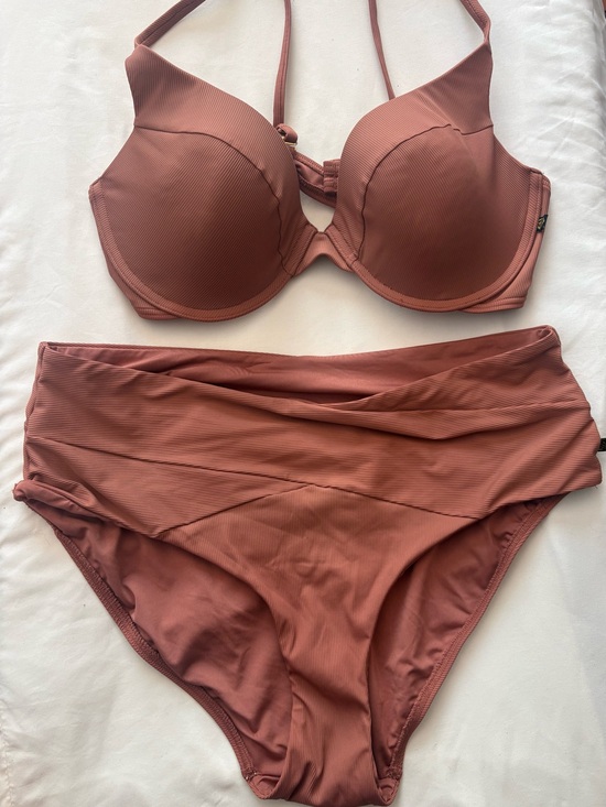 La Vie En Rose Other - La Vie En Rose Ribbed Two-Piece Bikini in Dark Tan
